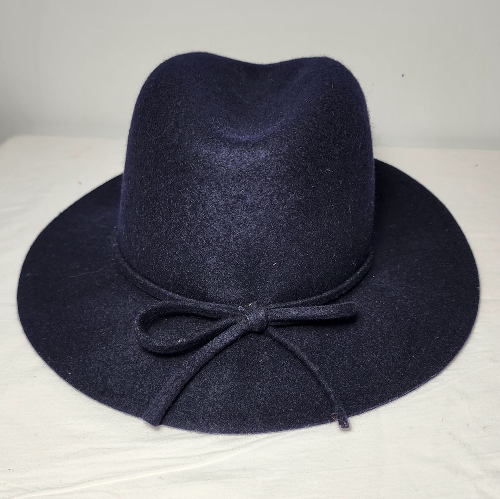 Banana Republic 100%  Wool hat Navy blue Size S/M‎ NWT